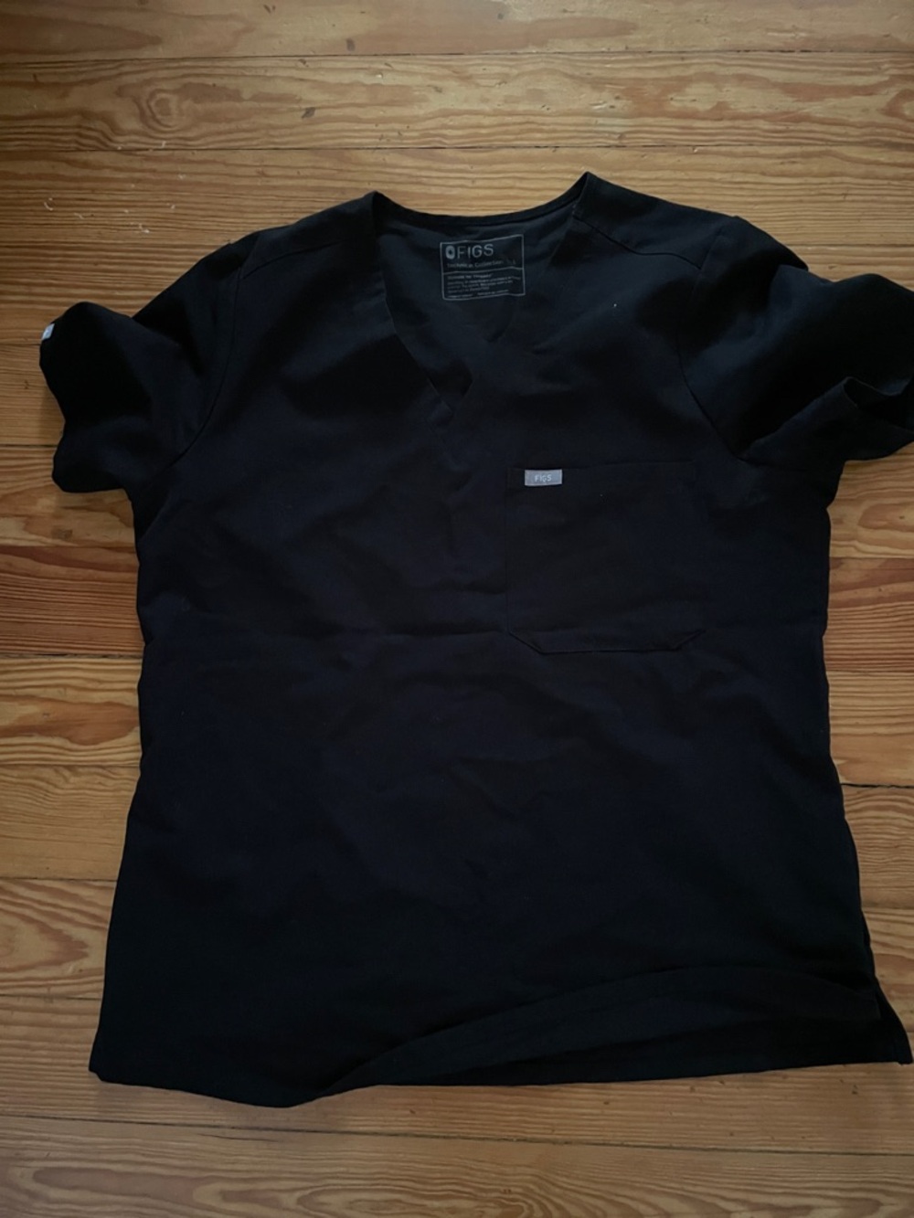 FIGS Men’s Black Short Sleeve V-Neck Scrub Top